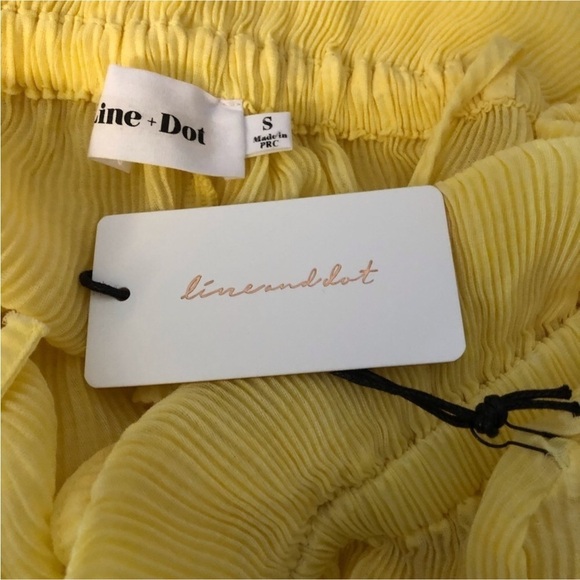 Line and Dot Off Shoulder Pleated Top - Picture 3 of 3